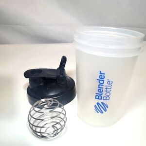 Classic V2 Blender Bottles w/ Lids and Blender Ball Whisks 20 oz